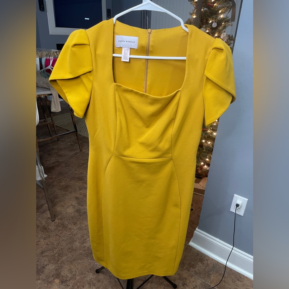 Beautiful yellow dress with puffy folded sleeves